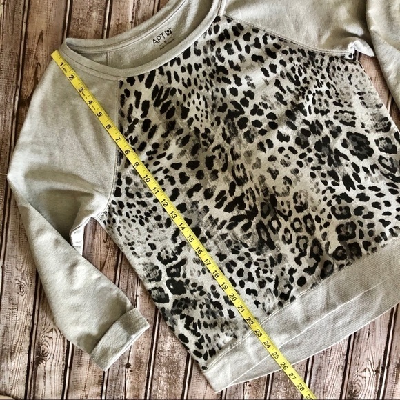 Cheetah print pullover Sweater Size Medium - Picture 6 of 6